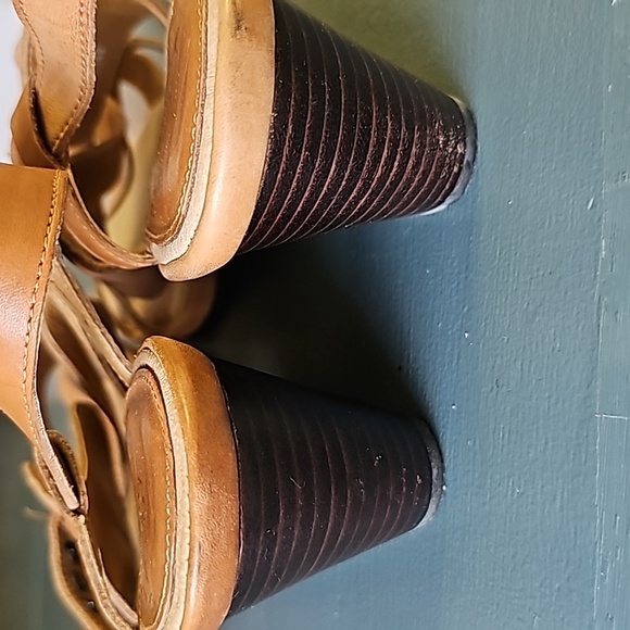 Hush puppies‎ women's sandles. Tan leather.  Clean. 9.5 - Picture 6 of 10